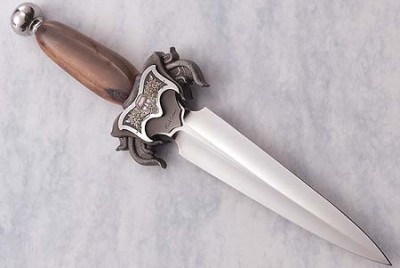 dagger01.jpg