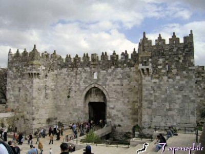 nablus-gate-jerusalem-wall.jpg
